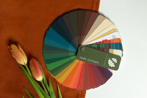 Henkariin Dark Autumn-väripaletti